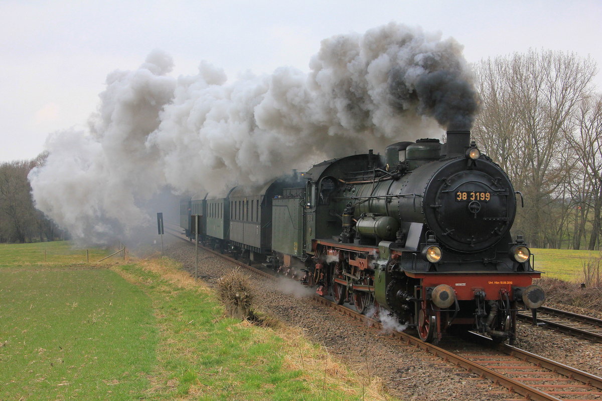 Am 15.03.2015 dampft 38 3199 mit Sonderzug in Richtung Wackershofen zwischen Neuenstein und Waldenburg ihrem Ziel entgegen. 