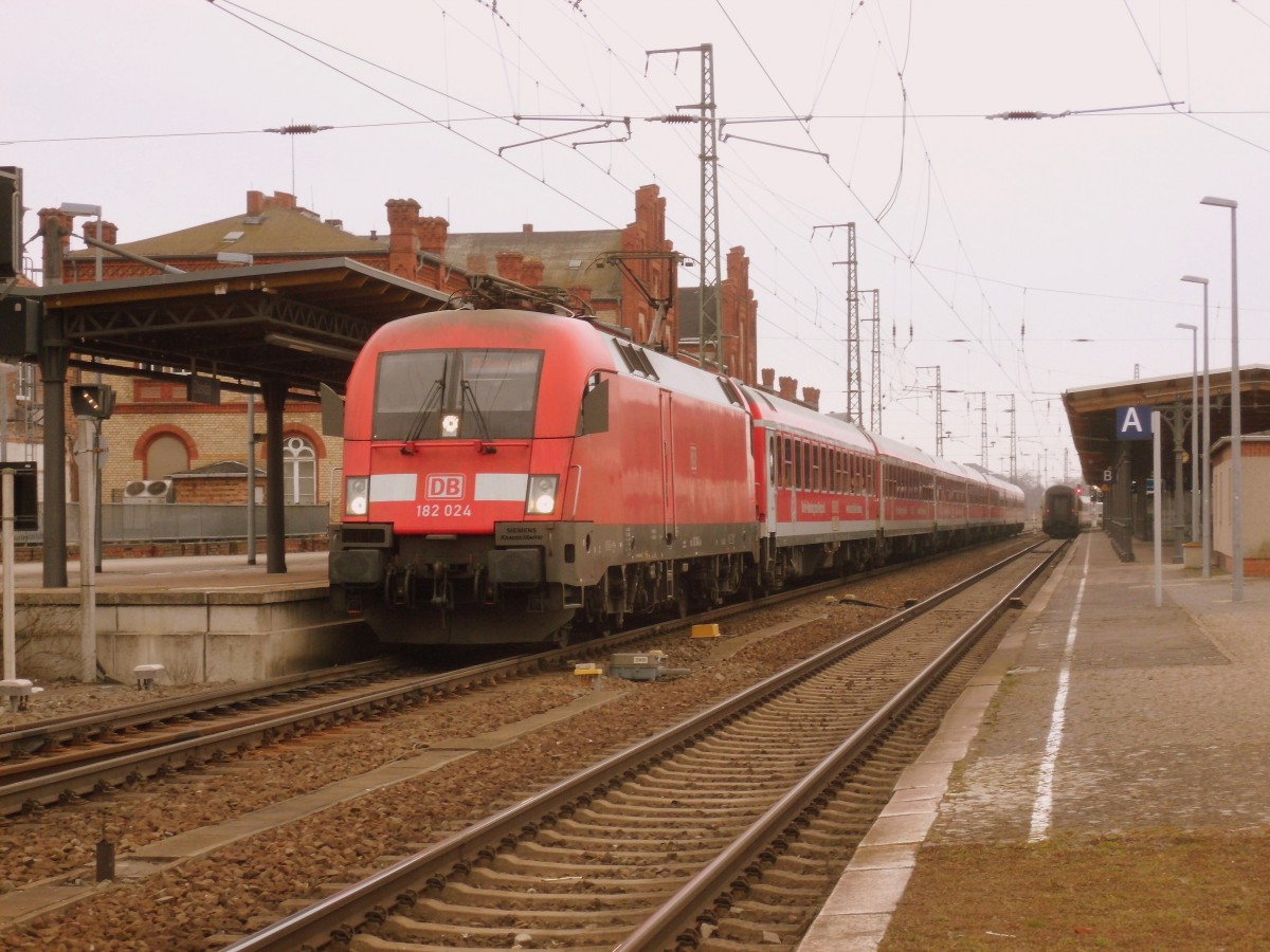Am 15.03.2015 kam 182 024 mit ihrem IRE aus Berlin nach Stendal und fuhr weiter in Richtung Hamburg.