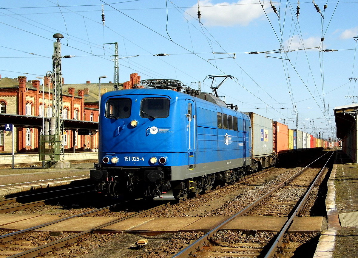 Am 15.03.2017 kam die 151 025-4 von der EGP aus Richtung Magdeburg nach Stendal und fuhr weiter in Richtung Salzwedel .