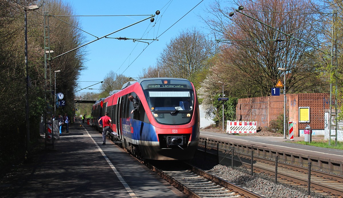 Am 15.04.2015 stehen die 643 703 und 643 718 mit dem RB 11015 (Heerlen - Langerwehe) zusammen mit RB 11065 (Heerlen - Stolberg-Altstadt) in Eilendorf. Die Zugteilung erfolgt in Stolberg(Rheinl)Hbf.