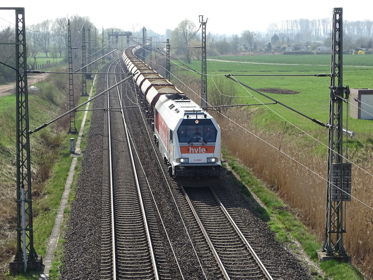 Am 15.04.2018 kam V490.1(264 004) mit einem Kieszug aus Richtung Hannover nach Stendal und fuhr weiter in Richtung Berlin.