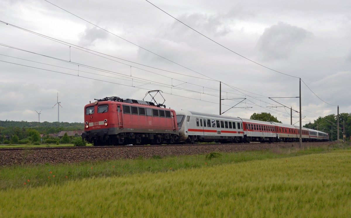 Am 15.05.14 hatte 115 278 die Aufgabe den PbZ 2467 von Berlin nach Leipzig zu befördern. Hier durchfährt der stattliche Schadwagenzug Burgkemnitz Richtung Bitterfeld.