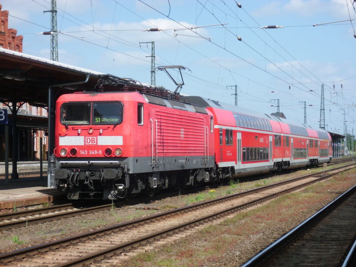 Am 15.05.2015 kam 143 349 mit ihrer RB 31/S1 aus Richtung Magdeburg nach Stendal und fuhr weiter nach Wittenberge.