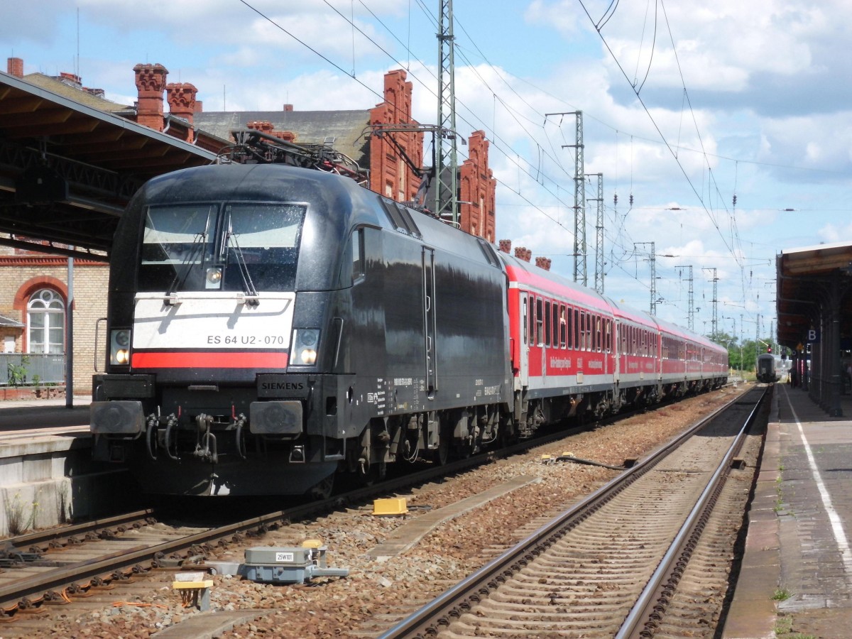 Am 15.06.2014 kam 182 570 mit ihrem IRE aus Richtung Berlin nach Stendal und fuhr weiter in Richtung Wittenberge nach Hammburg.Grund sind Bauarbeiten zwischen Uelzen und Lüneburg.(Baufahrplan geht von 14.06.2014-27.07.2014)