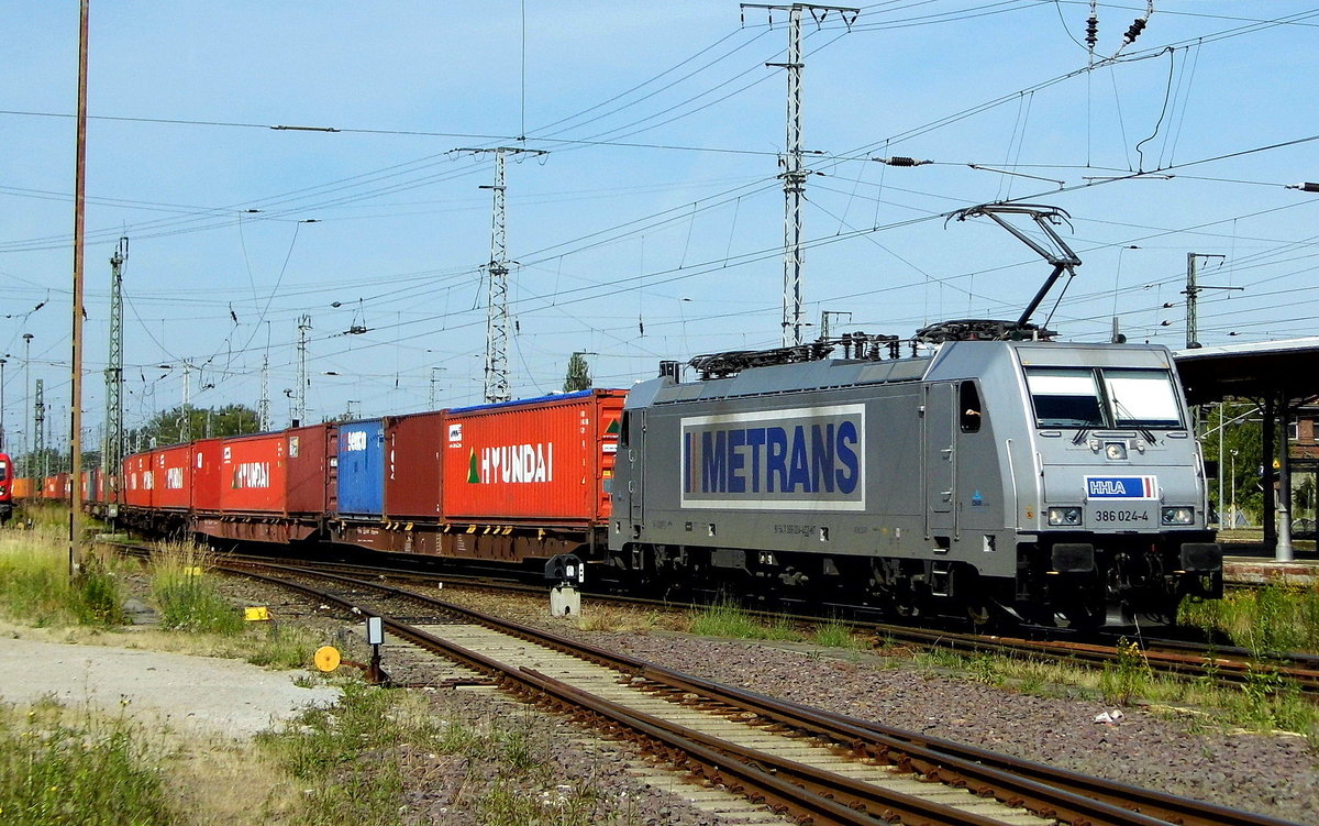 Am 15.06.2017 kam die 386 024-4 von METRANS aus Richtung Salzwedel nach Stendal und fuhr weiter in Richtung Magdeburg .