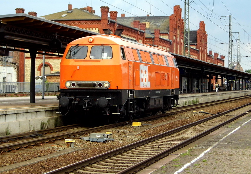 Am 15.08.2014 stand die Lok 19 (225 015-7) von der BBL Logistik in Stendal und fuhr weiter in Richtung Hannover .