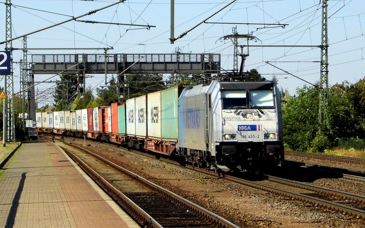 Am 15.09.2016 kam die 186 455-2 von METRANS (Railpool) aus Richtung Braunschweig nach Niederndodeleben und fuhr weiter in Richtung Magdeburg .