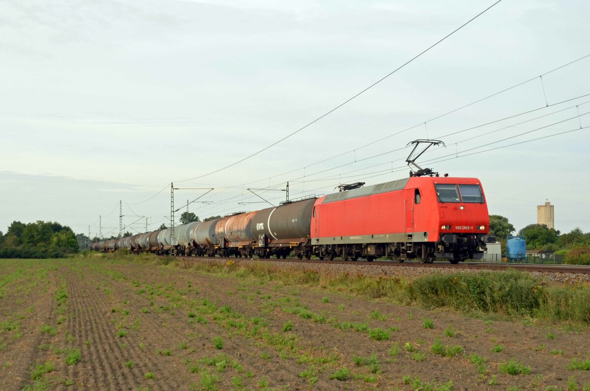 Am 15.09.21 führte 145 093 der BRLL einen Kesselwagenzug durch Gräfenhainichen Richtung Wittenberg.