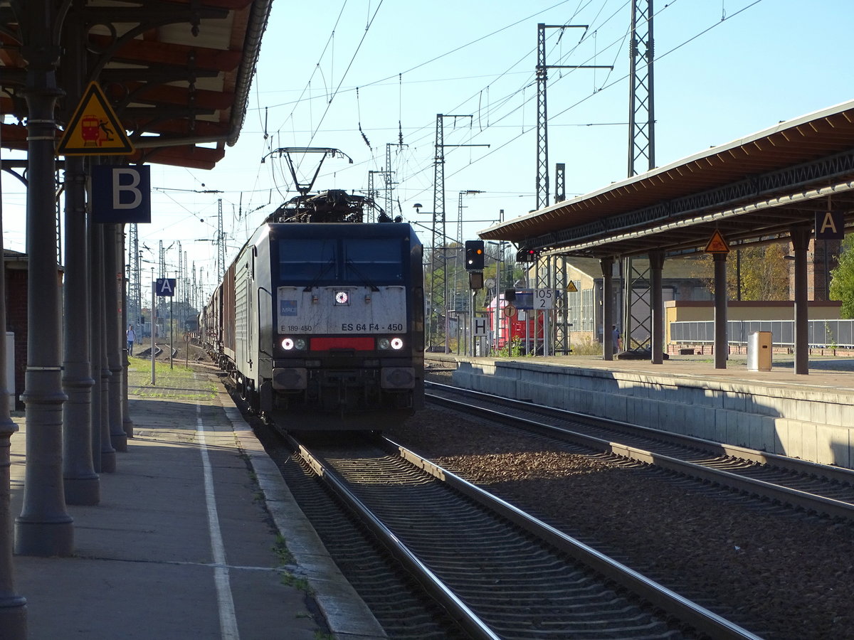 Am 15.10.2017 kam 189 450 mit einem gemischten Güterzug aus Richtung Hannover nach Stendal und fuhr weiter in Richtung Berlin.