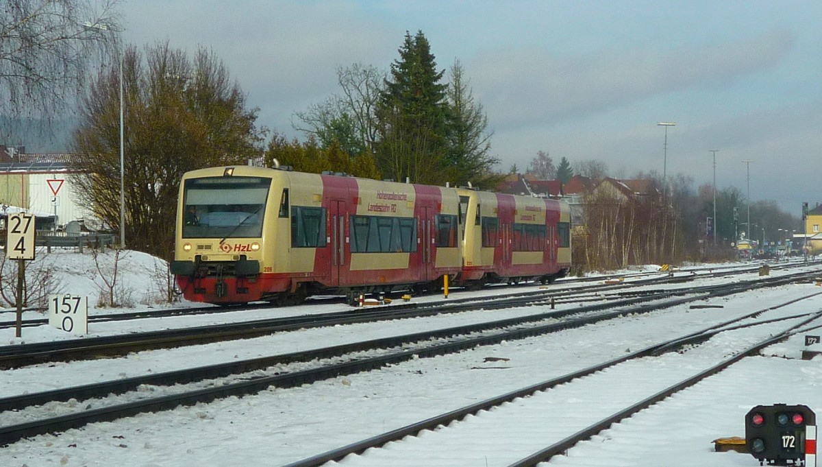 Am 15.12.12 verlässt der HzL VT209 zusammen mit VT220 den Bahnhof Aulendorf. 