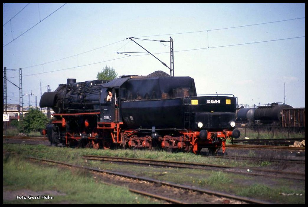 Am 1.5.1990 war im BW Leipzig Engelsdorf noch die 510168 als Heizlok aktiv. Hier fährt sie gerade zur Bekohlung, um wieder aufgerüstet zu werden.