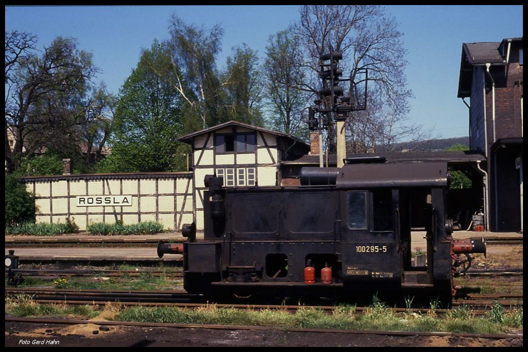 Am 1.5.1990 war mit 100295 im Bahnhof Rossla noch immer eine Köf II stationiert. 
