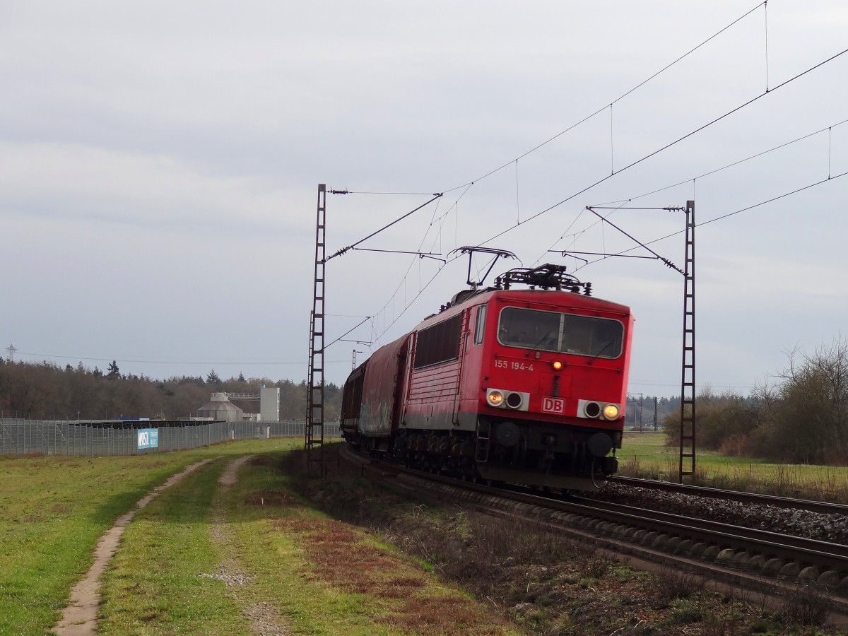 Am 15.3.14 fuhr die 155 194 mit ihrer stark Verspäteten Übergabe(?) von Offenburg nach Mannheim. Hier erreicht der Zug unseren Fotopunkt nahe dem Ort Waghäusel. 