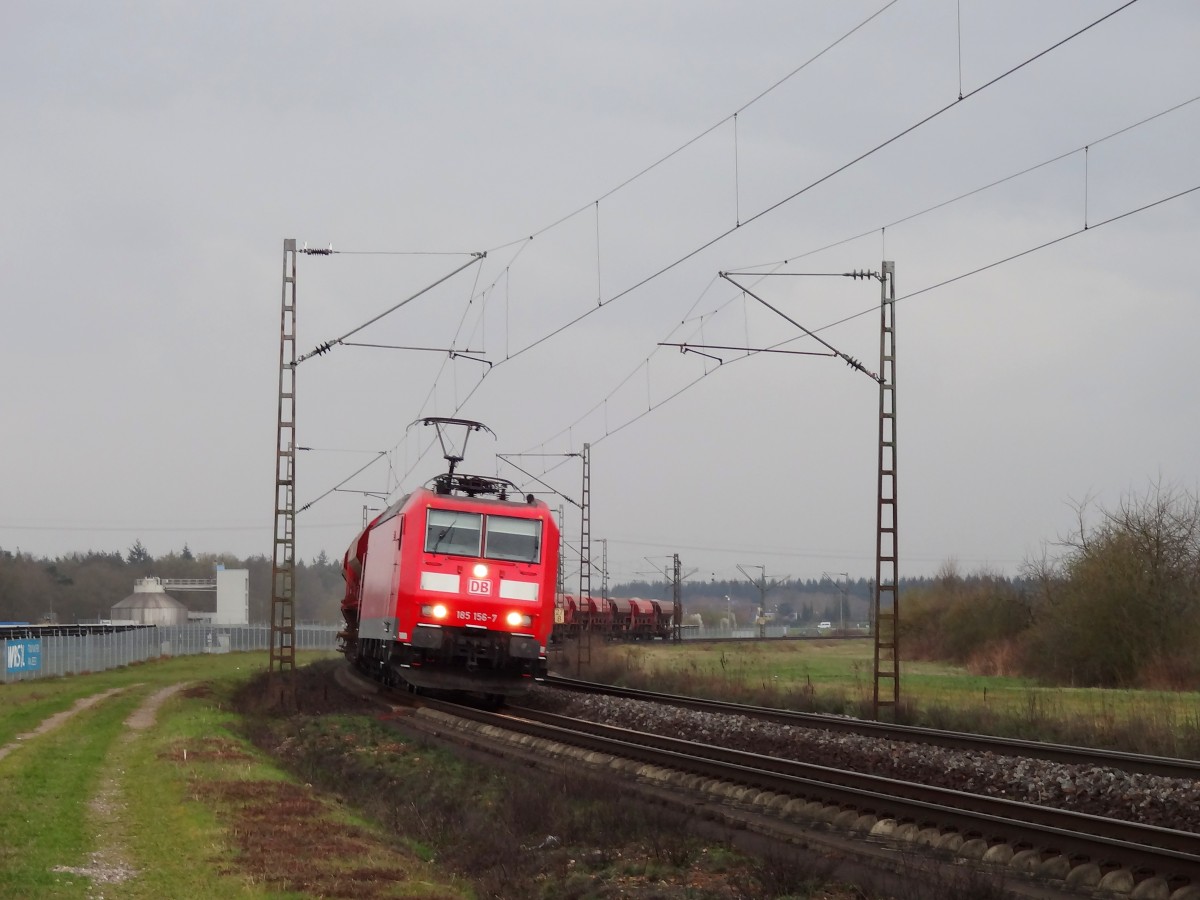 Am 15.3.14 war 185 156 mit einem Kieszug auf der Rheinbahn unterwegs. 
Aufgenommen bei Waghäusel.

Grüße auch an den Lokführer für den Gruß! ;)