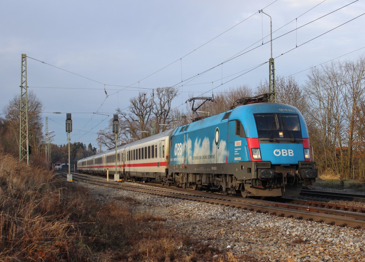 Am 15.Dezember 2013 durchfuhr der Kyoto-Werbetaurus der ÖBB 1016 023 mit IC 2083  Königssee  den Bahnhof Aßling in Richtung Berchtesgaden Hbf.