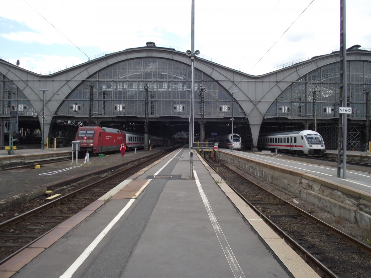 Am 15.Juni 2014 trafen sich in Leipzig Hbf eine unbekannte 101 mit einem IC nach Köln,ein ICE-T nach Dresden und der IC aus Norddeich Mole.
