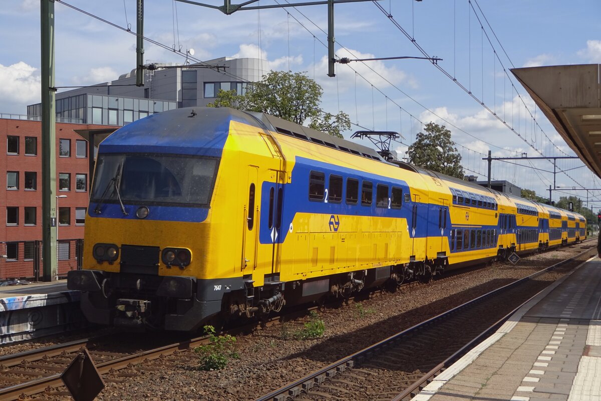 Am 16 Augustus 2019 durchfahrt NS 7647 Arnhem-Velperpoort. Zwei jahre später sollen diese Triebzüge fütr mehr als ein jahr ausser Betrieb geswetzt werden wegen Sicherhkeitsfragen.