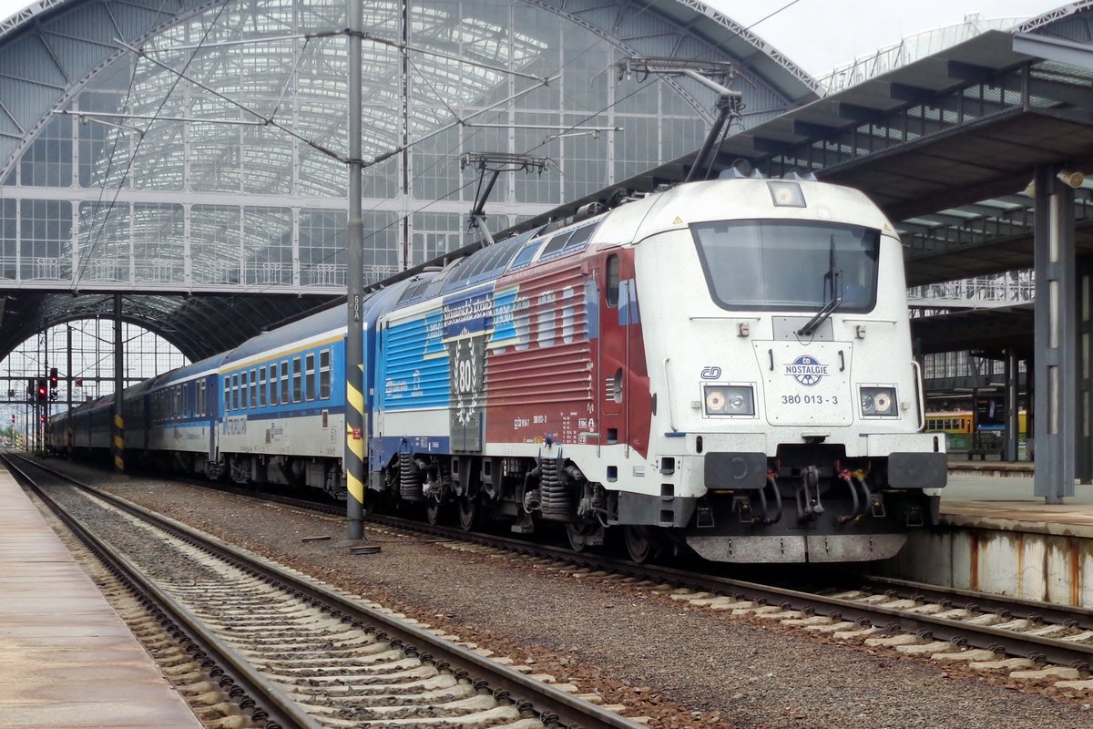 Am 16 Mai 2018 verlasst 380 013 mit ein Rychlik Praha hl.n.