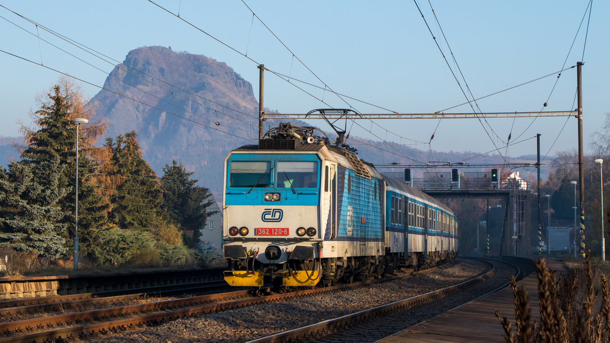 Am 16. November 2018 ist 362 120-8 in Zelenice nad Bilinou zugegen gen Komotau. 