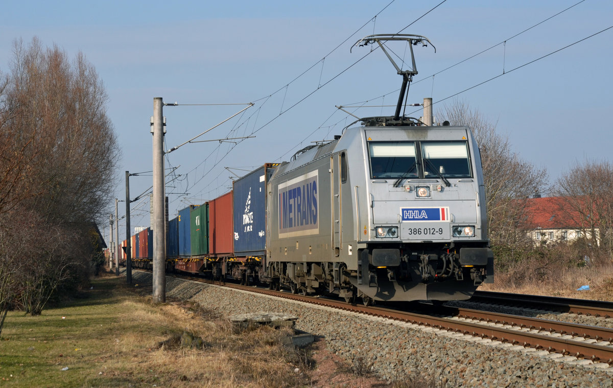 Am 16.02.17 führte 386 012 der Metrans einen Containerzug durch Greppin Richtung Leipzig.