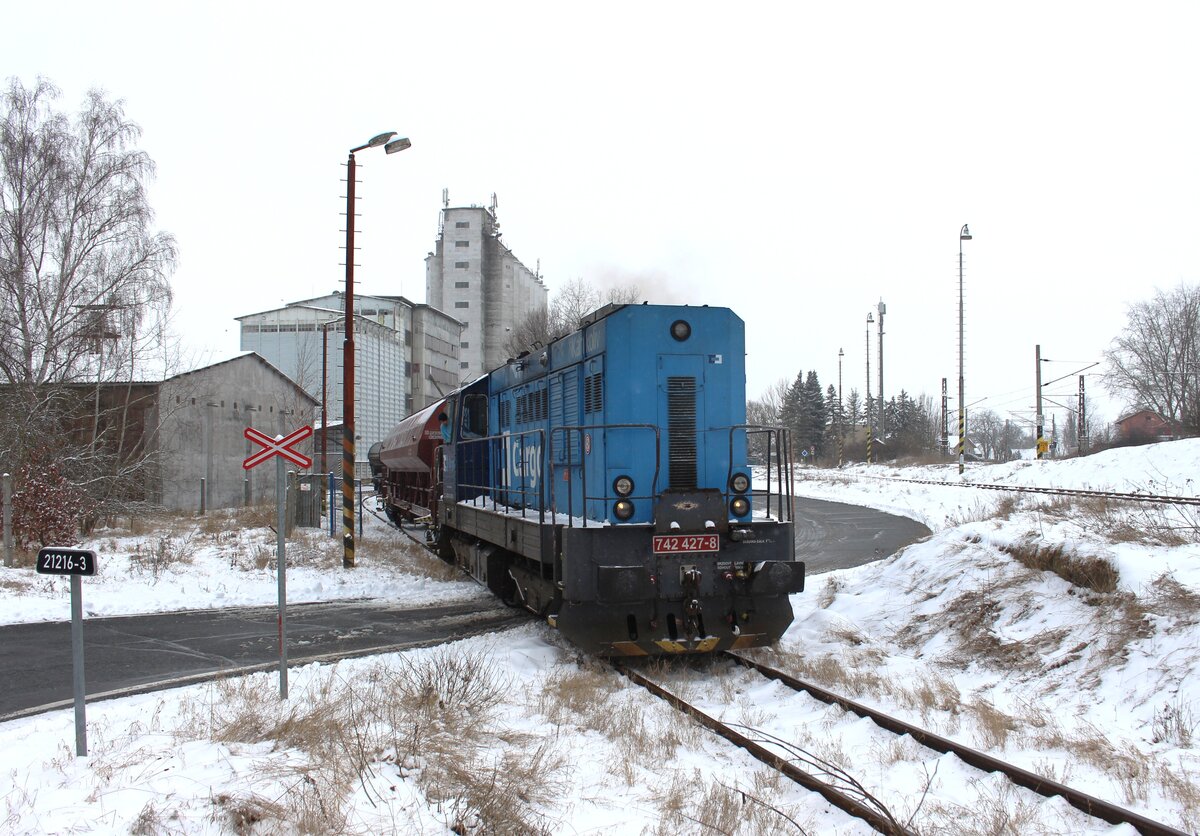 Am 16.02.26 wurde in Nebanice das Getreidelager mit 742 427-8 bedient.