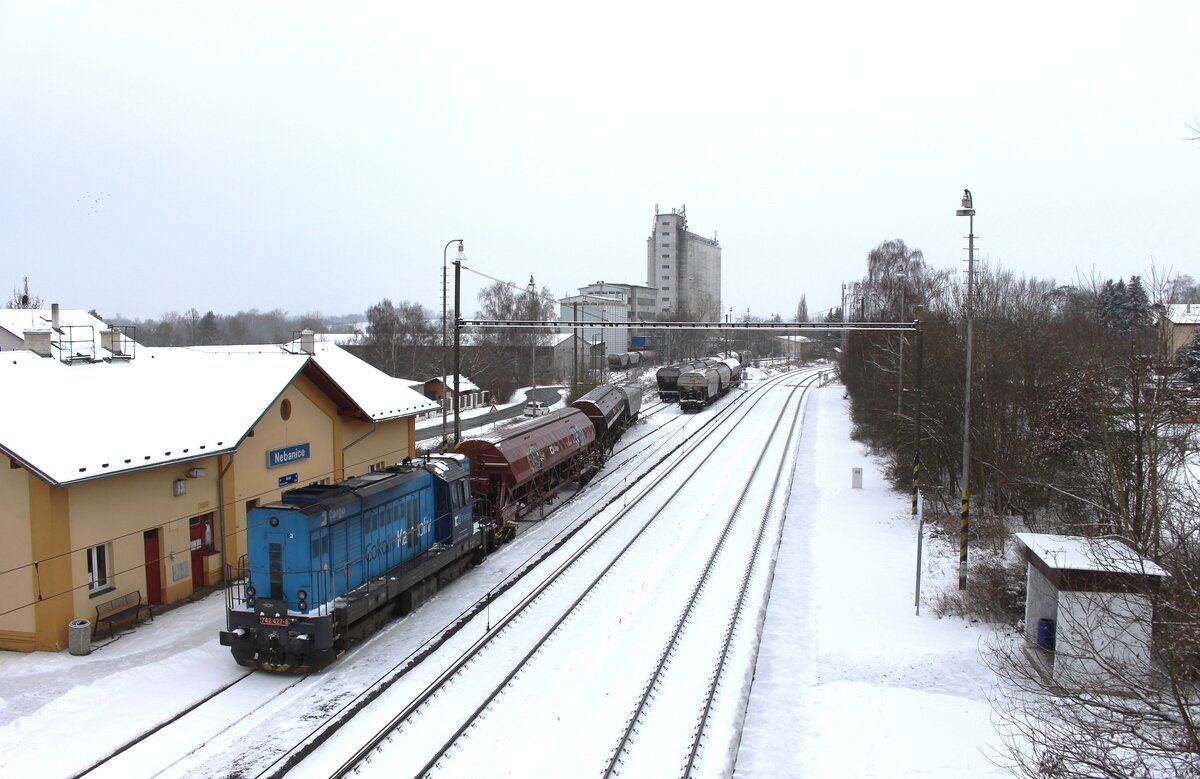 Am 16.02.26 wurde in Nebanice das Getreidelager mit 742 427-8 bedient.
