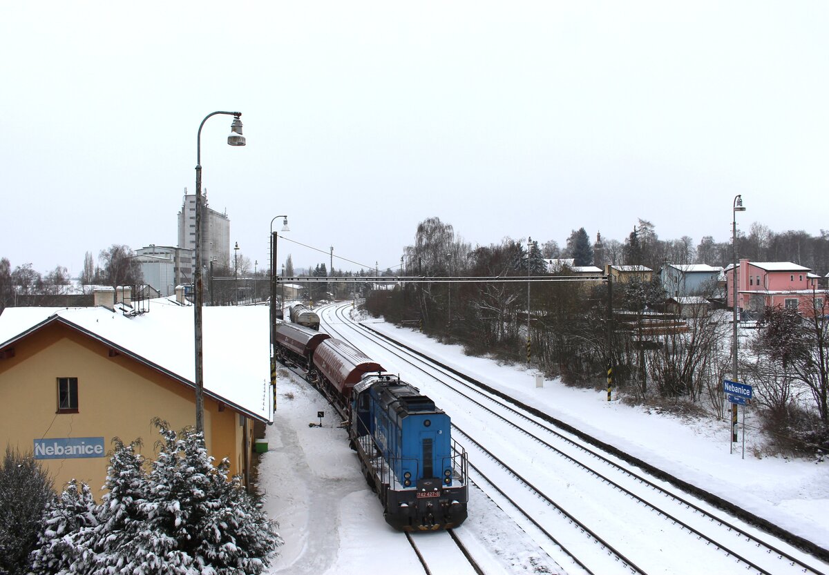 Am 16.02.26 wurde in Nebanice das Getreidelager mit 742 427-8 bedient.
