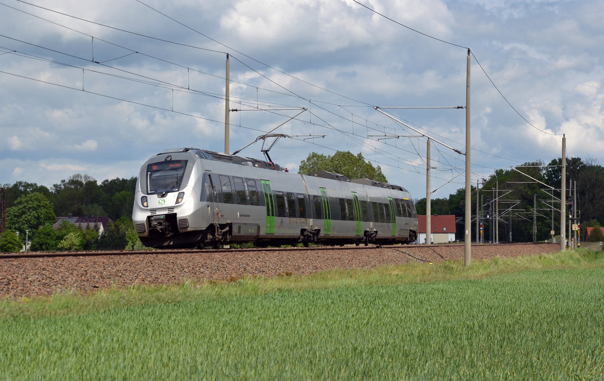 Am 16.05.16 rollt 1442 118 als RB von Falkenberg(E) nach Bitterfeld durch Burgkemnitz.