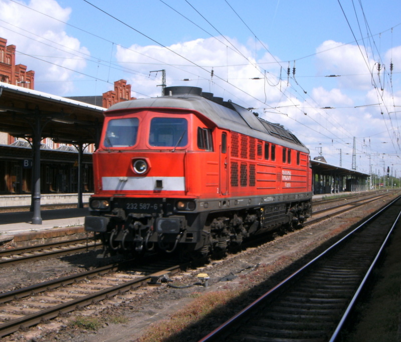 Am 16.05.2014 kam die 232 587-6 von Ralion  aus Richtung Magdeburg und Fuhr durch Stendal weiter in Richtung Hannover .