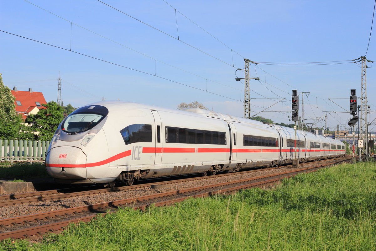 Am 16.05.2017 fährt ein unbekannter 407 durch Stuttgart-Zuffenhausen. 