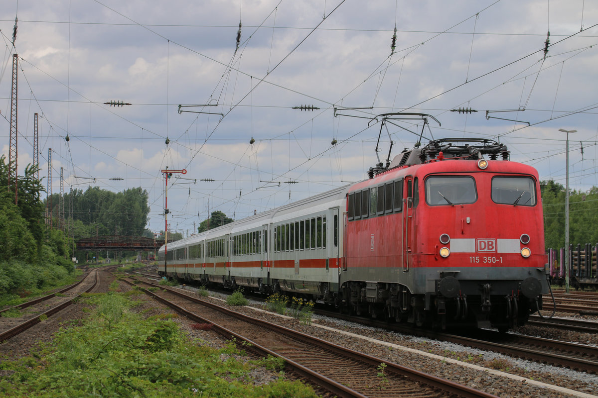 Am 16.06.2017 konnte ich 115 350 mit dem PbZ2469, bestehend aus 7 IC-Wagen, in Düsseldorf-Rath ablichten!
