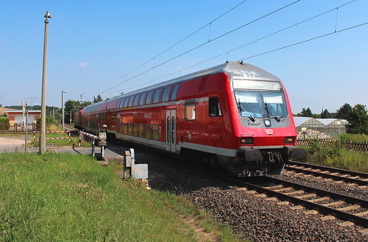 Am 16.07.2014 fährt die RB 17212 aus Dresden Hbf nach Zwickau (Sachs) Hbf am Bk Niederhohndorf vorbei. Schublok war an jenen Tag die 143 157-6