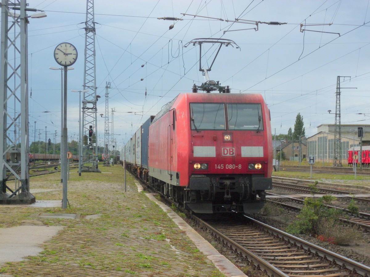 Am 16.08.2014 kam 145 080 mit einem Containerzug aus Richtung Hannover nach Stendal und fuhr weiter in Richtung Magdeburg.Dieses war ein Umleiter.