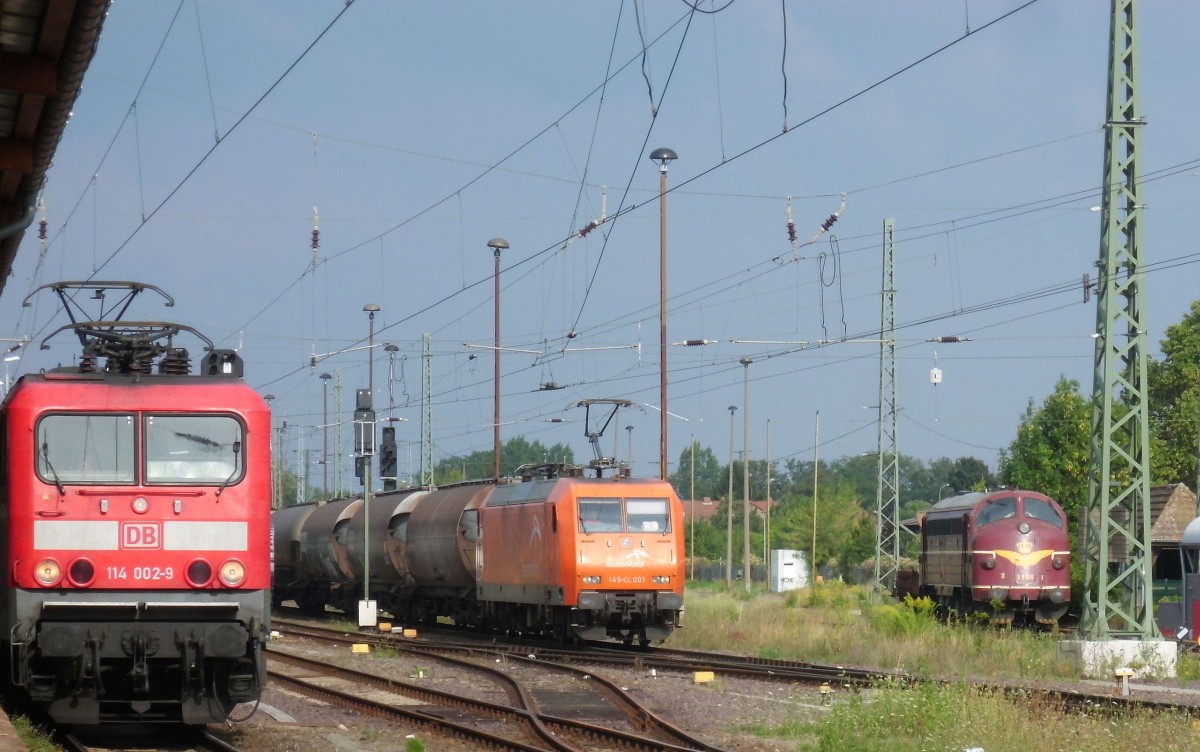 Am 16.08.2015 kam 145 CL 001 mit ihrem Staubzugpendel aus Richtung Berlin nach Stendal und fuhr weiter in Richtung Hannover.