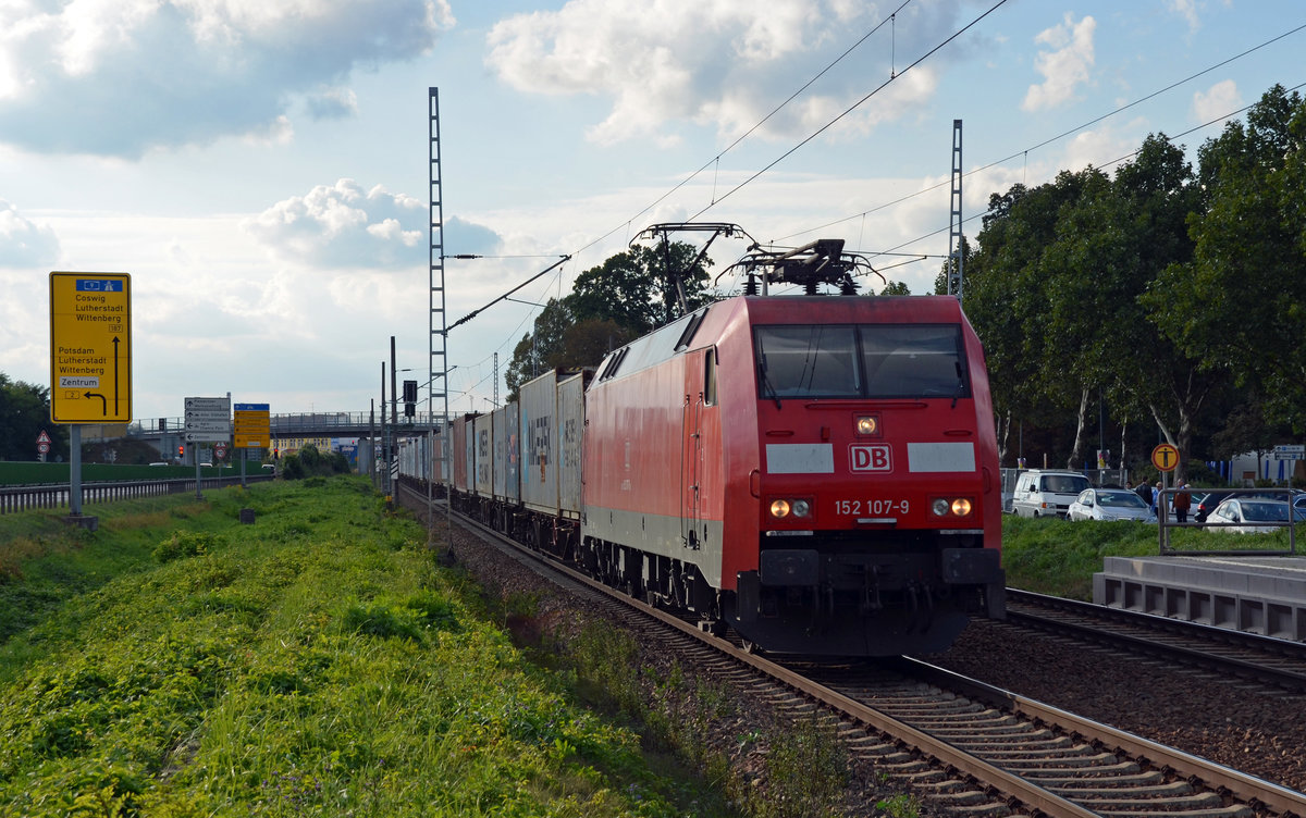 Am 16.09.17 führte 152 107 einen Containerzug durch Wittenberg-Altstadt Richtung Falkenberg(E).