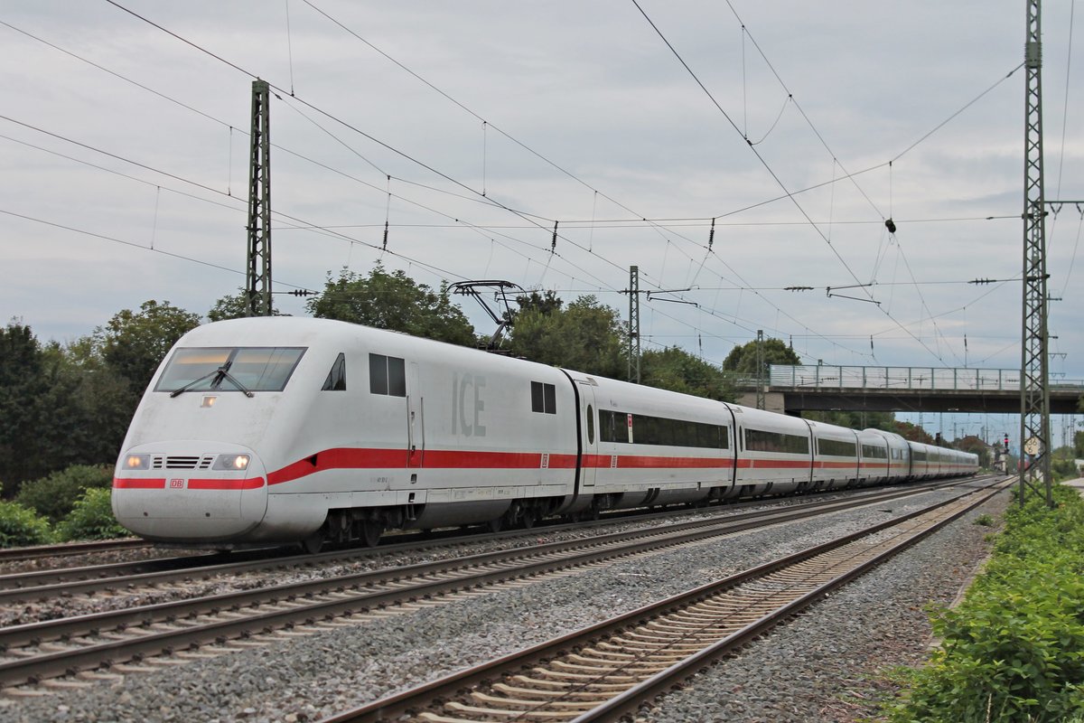 Am 16.09.2016 fuhr 401 501-2  Gießen  als ICE 274 (Basel SBB - Berlin Ostbahnhof) durch den Bahnhof von Müllheim (Baden) gen Norden.