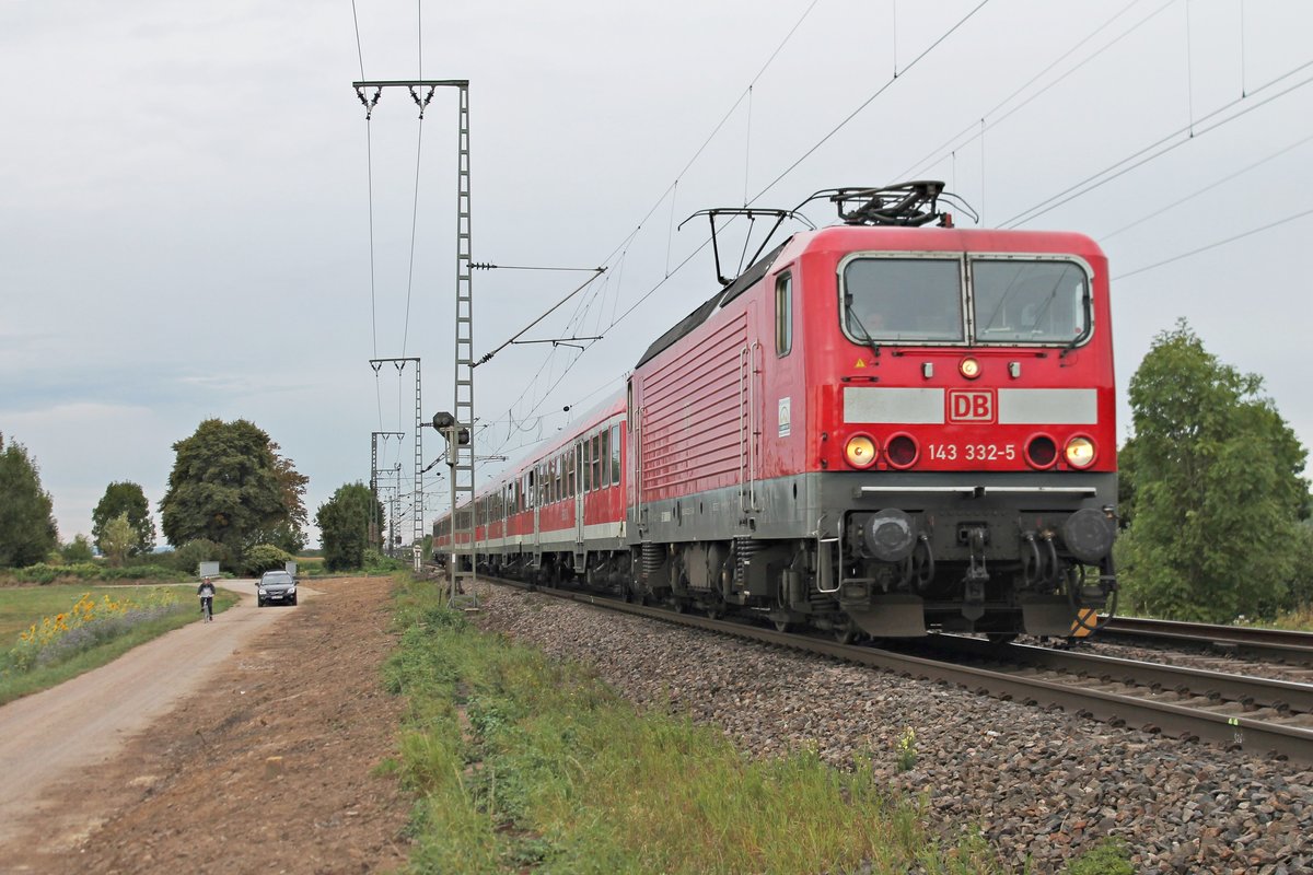 Am 16.09.2016 fuhr die Freiburger 143 332-5 außerplanmäßig im Umlauf der 111er, als sie mit einer RB (Offenburg - Basel Bad Bf) in kürze einen Zwischenhalt in Müllheim (Baden) einlegen wird.