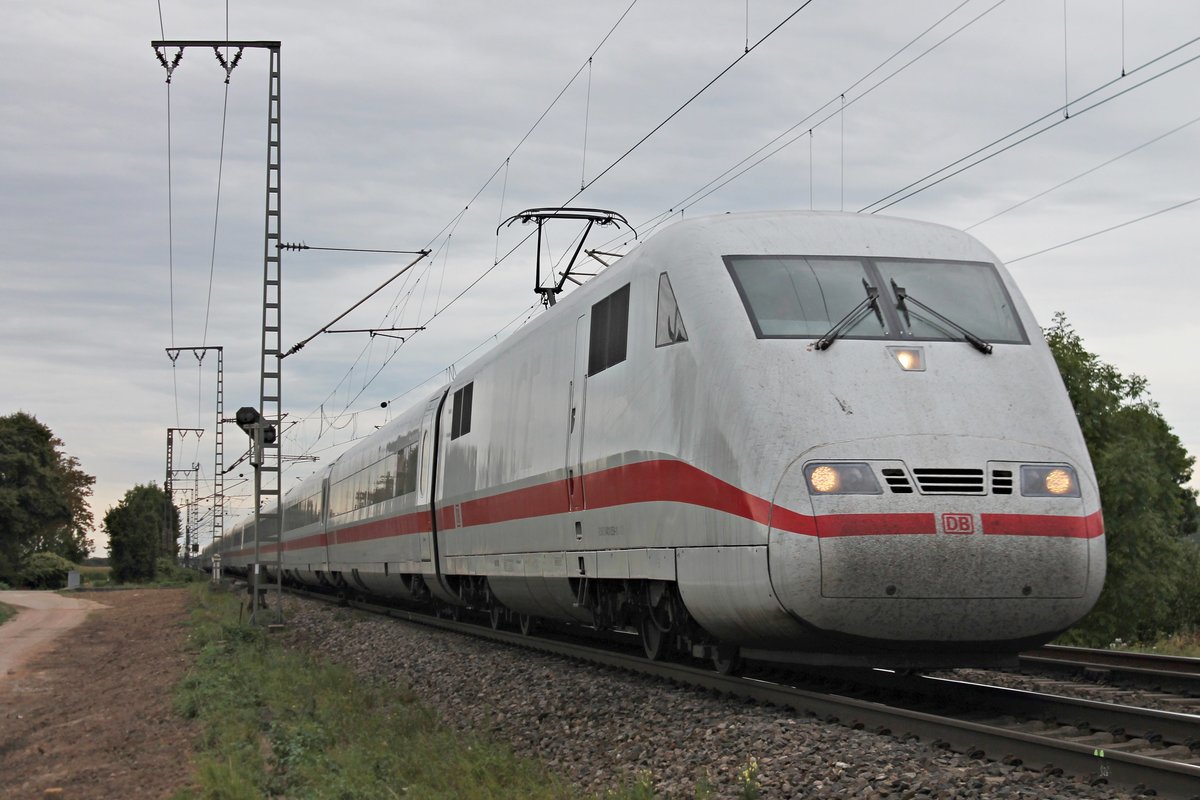 Am 16.09.2016 war 401 059-1  Bad Oldesloe  als ICE 279 (Berlin Ostbahnhof - Basel SBB) unterwegs, als dieser bei Müllheim (Baden) auf der Zielgeraden war.