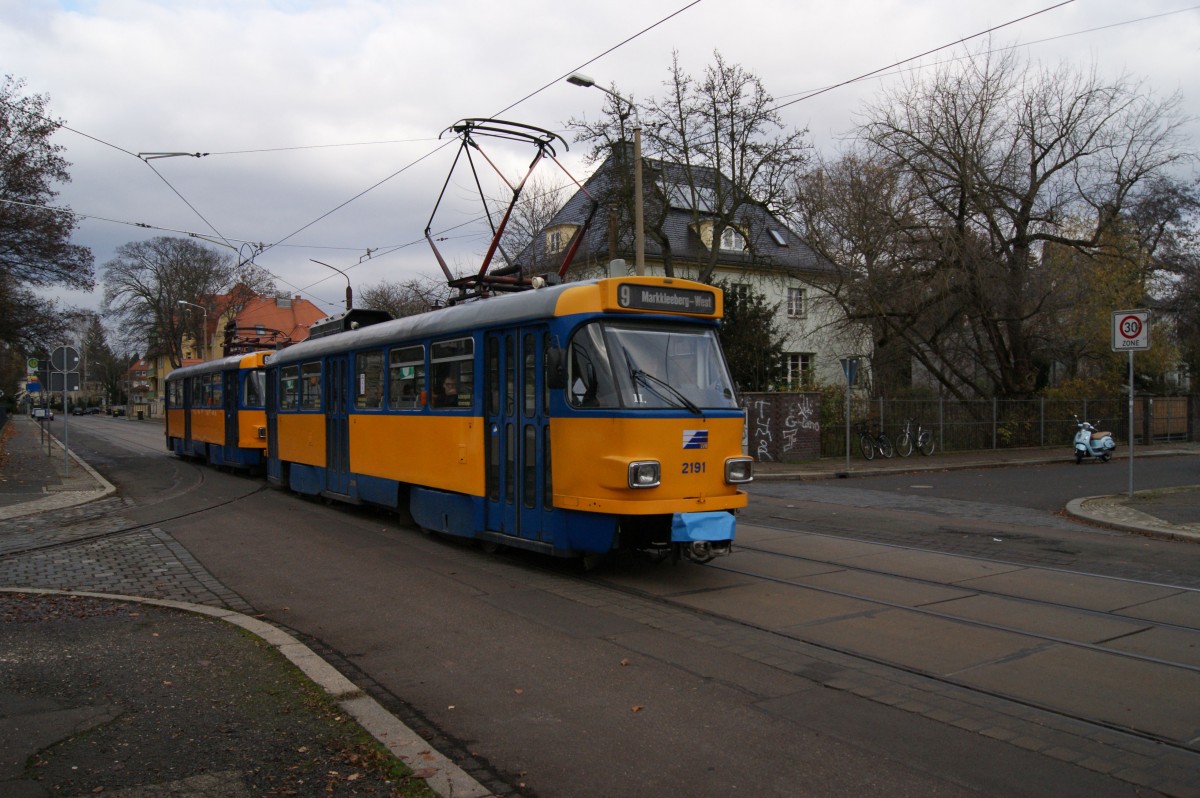 Am 16.11.2015 passiert T4D-M 2191 mit einem weiteren T4D-M auf Linie 9 die Endstelle Markkleeberg Mitte auf dem Weg nach Markkleeberg West. Keine zwei Wochen später war die Strecke Geschichte.