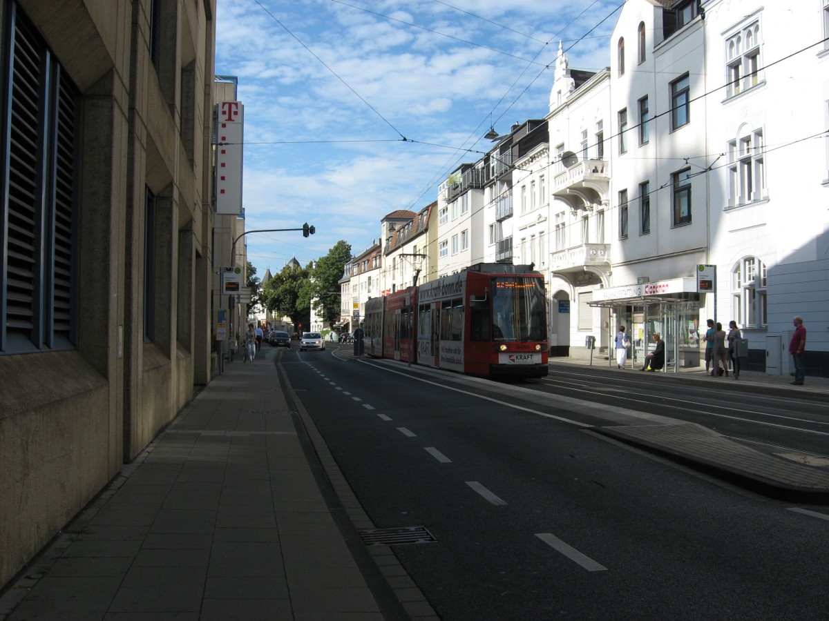 Am 16.8.13 konnte TW 4960 unterwegs als Linie 62 Richtung Dottendorf an der Haltestelle  Weberstr.  gesehen werden.