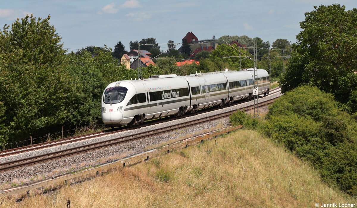 Am 17. Juni 2026 fuhr der DB Advanced TrainLab 605 019 (Tz 5519) als Messzug von Ludwigshafen (Rhein) �ber die G�ubahn nach Singen (Hohentwiel). Bei Eutingen im G�u konnte ich gerade so ein Sonnenbild bekommen. 