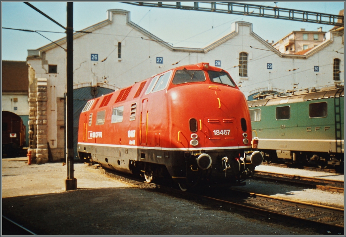 Am 17. März 1993 steht die SBB Am 4/4 18467 vor dem Depot in Lausanne.
(1200px Version) 