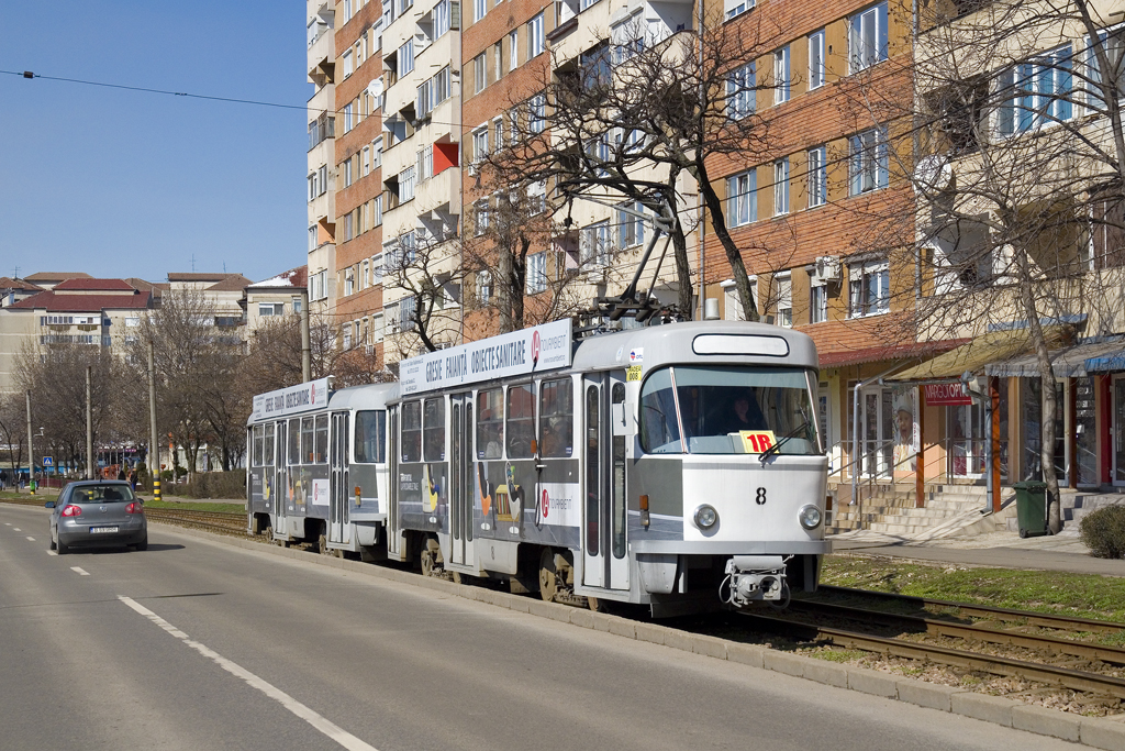 Am 17. März 2013 ist Tatra T4D 008 (ex. Magdeburg 1198) mit Tatra B4D 108 (ex. Magdeburg 2136) in der Strada Corneliu Coposu als Linie 1R unterwegs. 