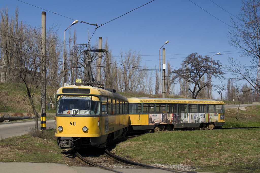 Am 17. März 2013 wartet Tatra T4D 040 (ex. Dresden 224 059) mit B4D 140 (ex. Dresden 274 051) in der Schleife Pod C.F.R. als Linie 1N auf die Abfahrt.