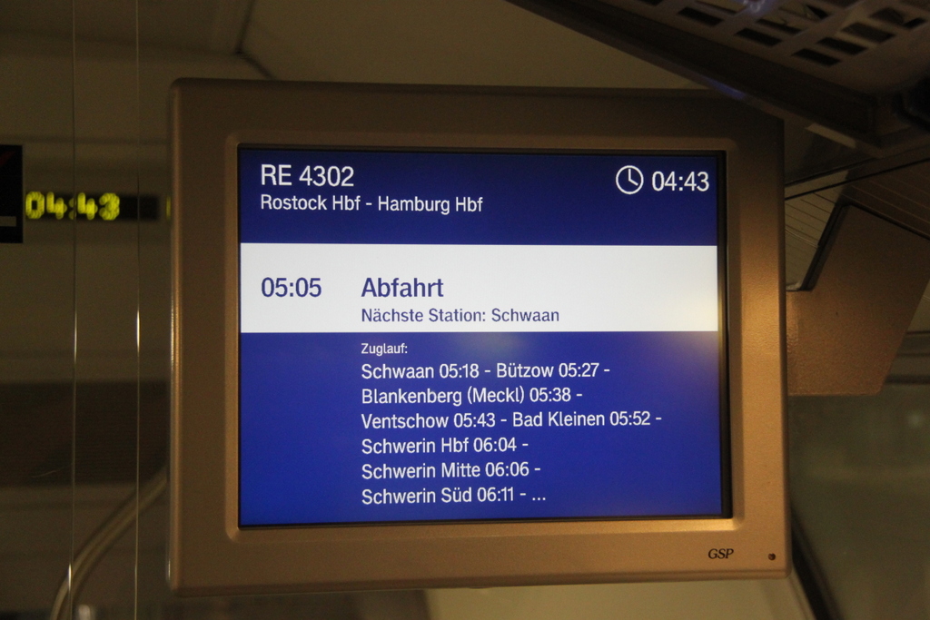 am 17.01.2015 ging es mit RE 4302 von Rostock Hbf nach Hamburg Hbf da ich die 1.Klasse fr mich alleine hatte konnte ich in Ruhe die Anzeige fotografieren.