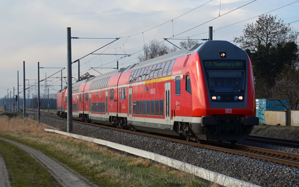 Am 17.02.16 war ein Umlauf des RE Magdeburg - Naumburg(S) mit einer Ersatzgarnitur unterwegs. 114 004 schob ihren RE aus Richtung Halle(S) kommend nach Magdeburg.
