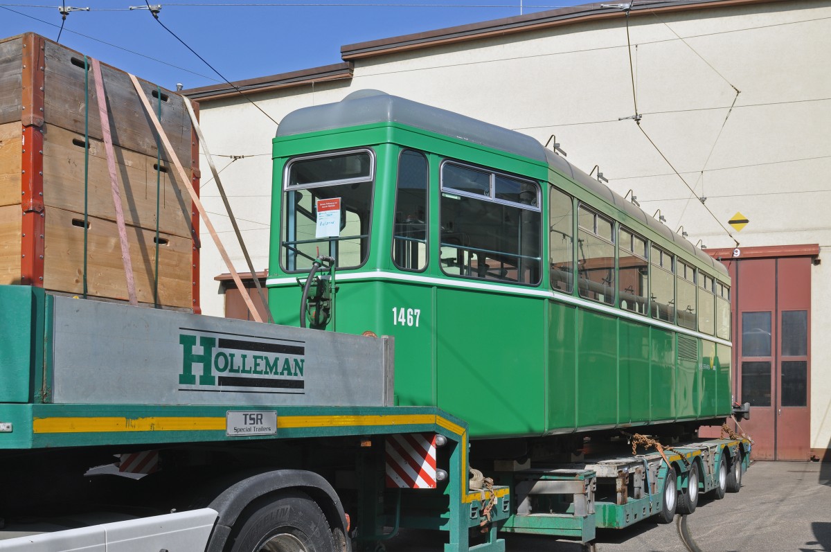 Am 17.03.2016 wurden die ersten drei B4 Anhänger mit den Betriebsnummern 1437, 1450 und 1467 in der Hauuptwerkstatt verladen. Die Anhänger werden auf den Lastwagen bis nach Belgrad gefahren. Hier steht der B 1467 auf dem Lastwagen.