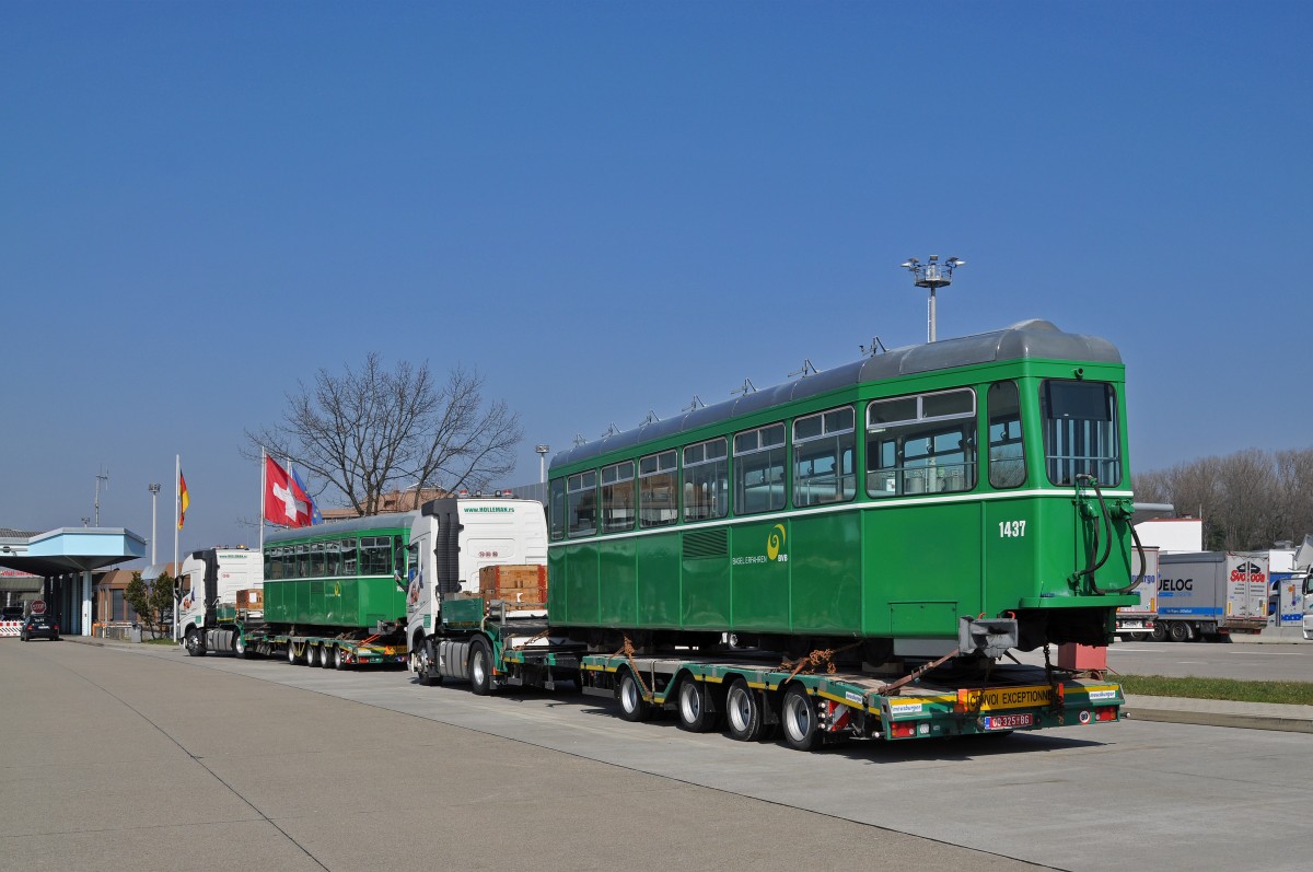 Am 17.03.2016 wurden die ersten drei B4 Anhänger mit den Betriebsnummern 1437, 1450 und 1467 in der Hauuptwerkstatt verladen. Die Anhänger werden auf den Lastwagen bis nach Belgrad gefahren. Hier stehen die beiden B 1450 und 1437 beim Zoll in Weil am Rhein.