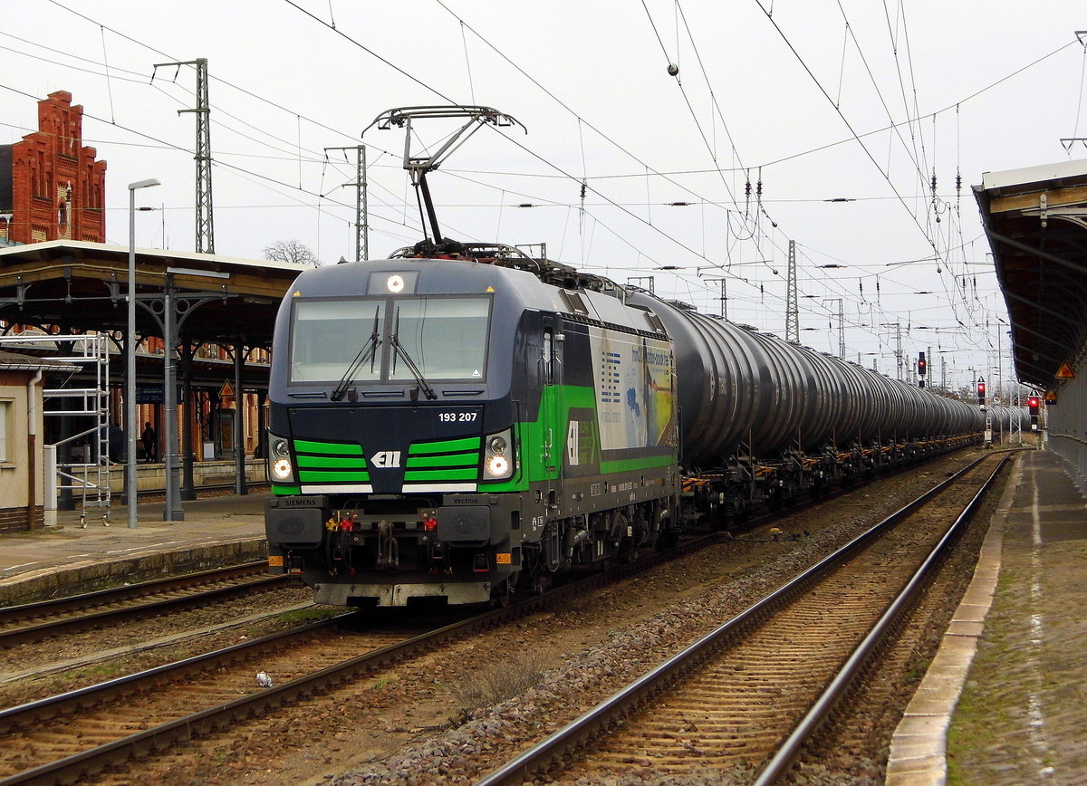 Am 17.03.2017 kam die 193 207-8 von der LTE Logistik (ELL) aus Richtung Magdeburg nach Stendal und fuhr weiter in Richtung Salzwedel .