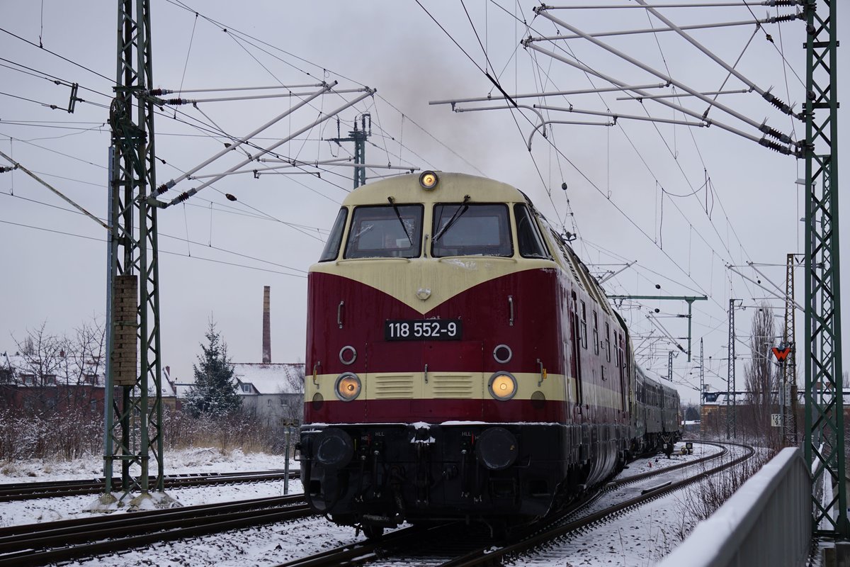 Am 17.03.2018 brachte ITL 118 552 einen Sonderzug von Löbau nach Zwickau. Hier bei der Einfahrt in den Zwickauer Hauptbahnhof.